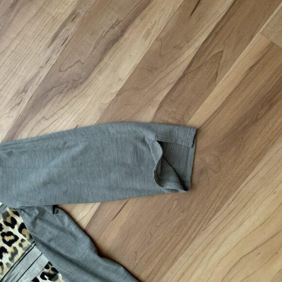 Chico's Top 1 Women's Size 8 Olive Animal Print Leopard Striped 3/4 Sleeve Boho - Picture 6 of 12